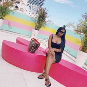 Meet your Posher, Derricka